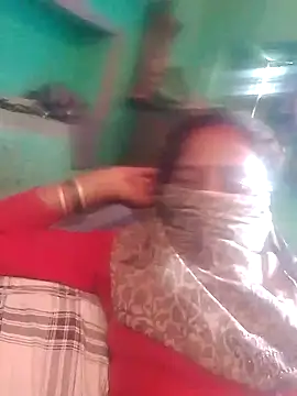 Snapshot of CUTE-004 chatting on October 2025 06:21:02 AM CUTE-004 online show from October 2025 06:21:02 AM