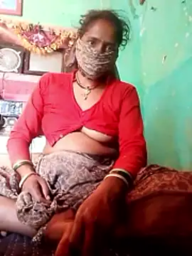 Snapshot of CUTE-004 chatting on October 2025 07:19:01 AM CUTE-004 online show from October 2025 07:19:01 AM