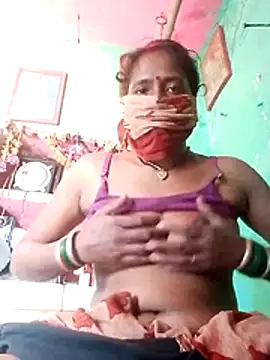 Snapshot of CUTE-004 chatting on October 2025 07:31:02 AM CUTE-004 online show from October 2025 07:31:02 AM