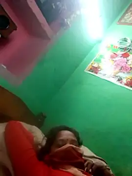 Snapshot of CUTE-004 chatting on December 2025 08:40:02 AM CUTE-004 online show from December 2025 08:40:02 AM