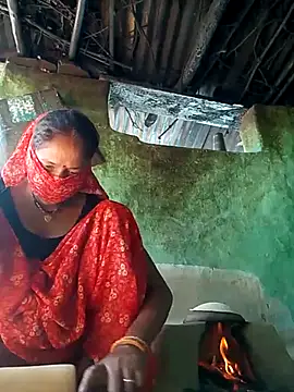 Snapshot of CUTE-004 chatting on December 2025 06:44:01 AM CUTE-004 online show from December 2025 06:44:01 AM