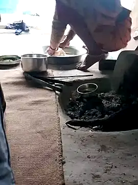 Snapshot of CUTE-004 chatting on January 2026 05:43:01 AM CUTE-004 online show from January 2026 05:43:01 AM