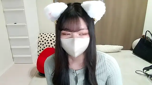 moka-neko online show from October 2025 11:30:01 AM