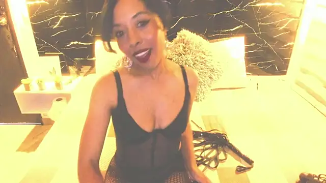 ASHLEY QUALLEY online show from November 2025 12:32:02 AM