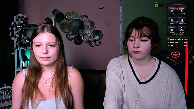 Snapshot of melani_bumm chatting on December 2025 08:47:02 PM melani bumm online show from December 2025 08:47:02 PM