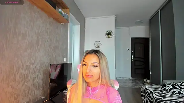 Snapshot of Anya_Belle chatting on November 2025 08:47:01 AM Anya Belle online show from November 2025 08:47:01 AM