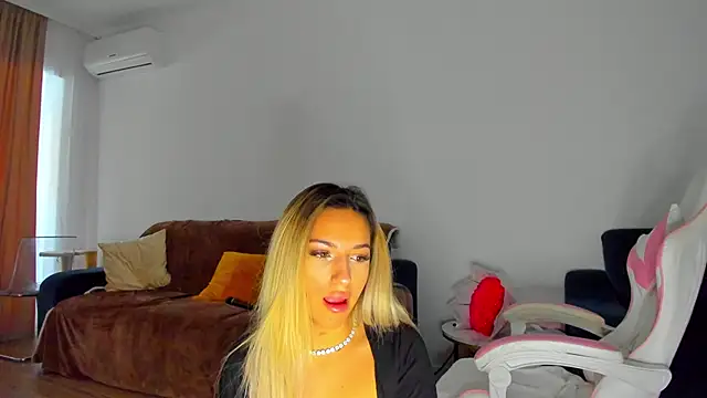 Snapshot of Anya_Belle chatting on January 2026 07:02:01 AM Anya Belle online show from January 2026 07:02:01 AM