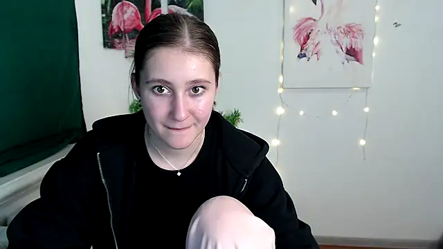 Snapshot of Milka_kamila chatting on November 2025 03:55:01 PM Milka kamila online show from November 2025 03:55:01 PM