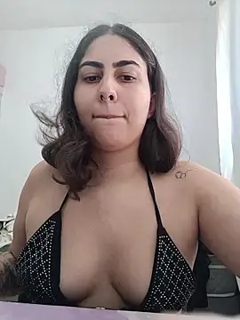 ApenasLys online show from April 2026 02:04:02 PM