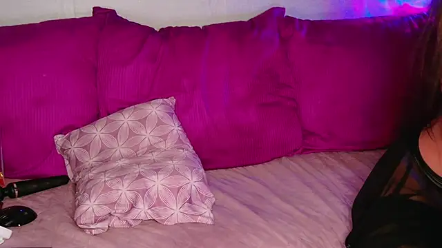 Laureana online show from May 2026 08:58:01 PM