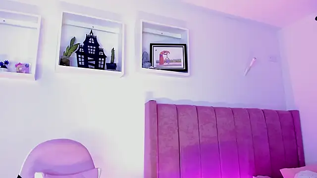 AliceThundeer online show from October 2025 04:02:01 AM