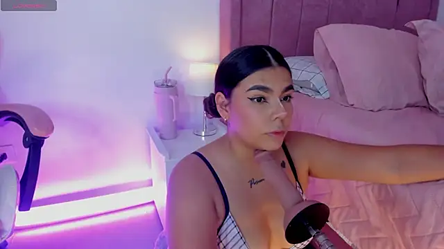 Snapshot of AliceThundeer chatting on November 2025 04:13:01 AM AliceThundeer online show from November 2025 04:13:01 AM