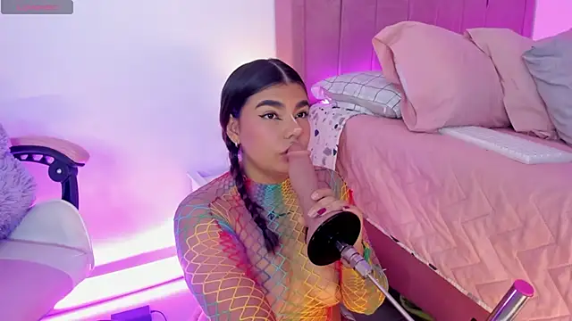 Snapshot of AliceThundeer chatting on November 2025 04:11:02 AM AliceThundeer online show from November 2025 04:11:02 AM