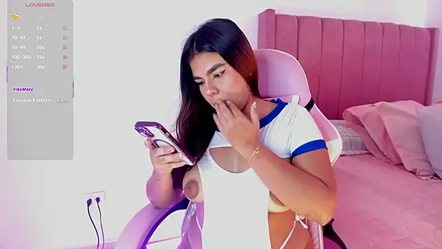 Snapshot of AliceThundeer chatting on December 2025 06:25:02 PM AliceThundeer online show from December 2025 06:25:02 PM