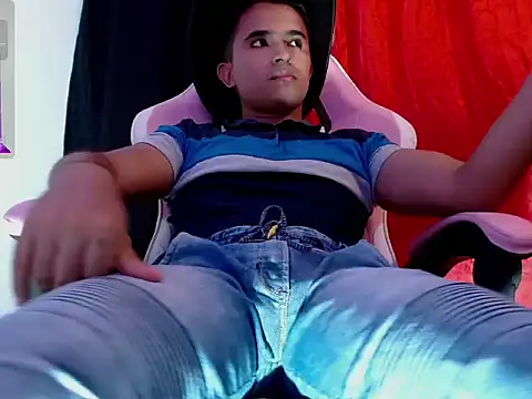 Snapshot of DayroDuran chatting on September 2025 07:24:02 PM DayroDuran online show from September 2025 07:24:02 PM