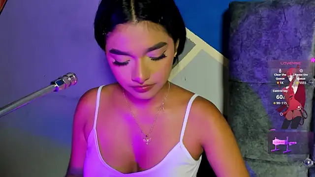 lau-hot online show from December 2025 07:54:02 PM