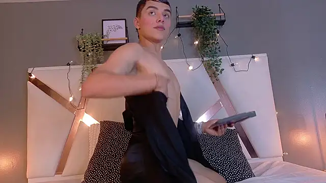 Snapshot of AAronBaker_ chatting on October 2025 07:33:01 PM AAronBaker online show from October 2025 07:33:01 PM