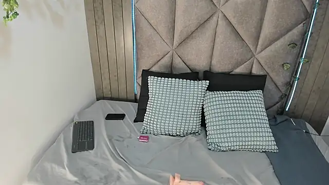 Snapshot of AAronBaker_ chatting on October 2025 07:45:02 PM AAronBaker online show from October 2025 07:45:02 PM