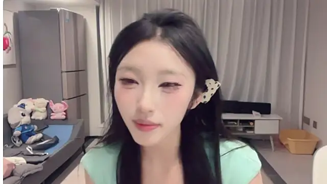 Snapshot of ZhaoZhao-ZM chatting on September 2025 02:27:02 PM ZhaoZhao-ZM online show from September 2025 02:27:02 PM