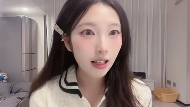 Snapshot of ZhaoZhao-ZM chatting on September 2025 01:56:01 PM ZhaoZhao-ZM online show from September 2025 01:56:01 PM