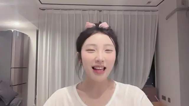 Snapshot of ZhaoZhao-ZM chatting on September 2025 01:02:01 PM ZhaoZhao-ZM online show from September 2025 01:02:01 PM