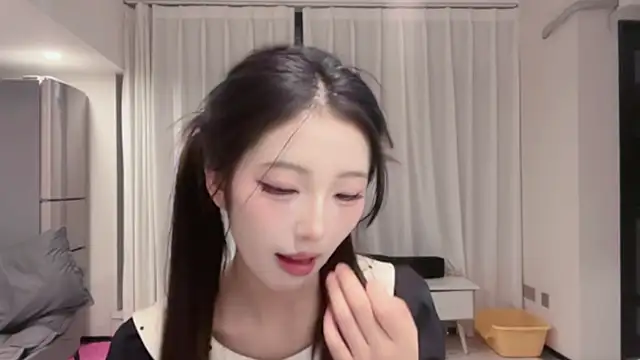 Snapshot of ZhaoZhao-ZM chatting on October 2025 02:24:02 PM ZhaoZhao-ZM online show from October 2025 02:24:02 PM