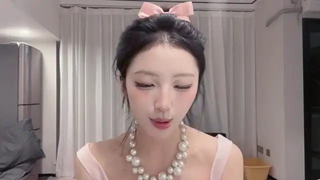 Snapshot of ZhaoZhao-ZM chatting on October 2025 12:57:02 PM ZhaoZhao-ZM online show from October 2025 12:57:02 PM