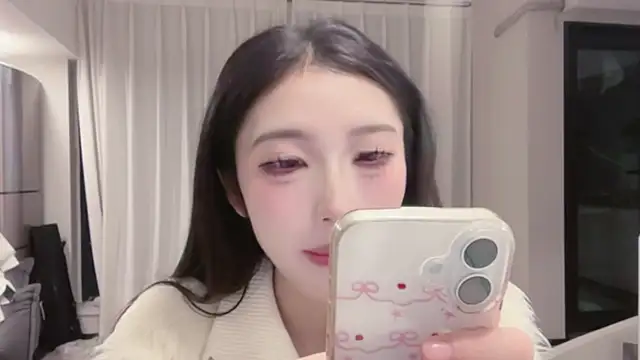 Snapshot of ZhaoZhao-ZM chatting on October 2025 01:25:01 PM ZhaoZhao-ZM online show from October 2025 01:25:01 PM