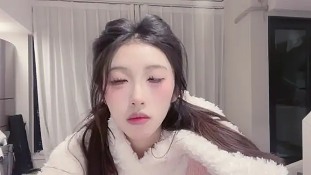 Snapshot of ZhaoZhao-ZM chatting on October 2025 01:13:01 PM ZhaoZhao-ZM online show from October 2025 01:13:01 PM