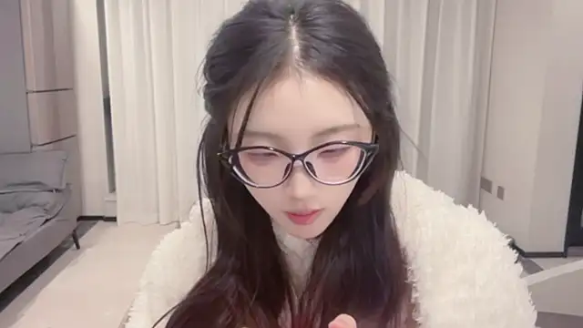 Snapshot of ZhaoZhao-ZM chatting on November 2025 01:55:01 PM ZhaoZhao-ZM online show from November 2025 01:55:01 PM