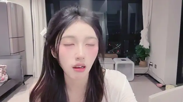 Snapshot of ZhaoZhao-ZM chatting on November 2025 02:00:01 PM ZhaoZhao-ZM online show from November 2025 02:00:01 PM