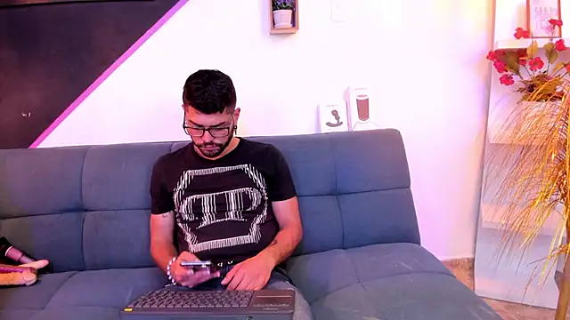 Snapshot of DanteWinter chatting on September 2025 04:01:01 AM DanteWinter online show from September 2025 04:01:01 AM