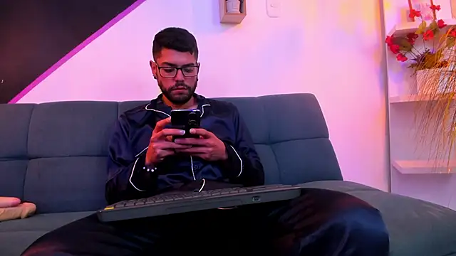 Snapshot of DanteWinter chatting on September 2025 04:01:02 AM DanteWinter online show from September 2025 04:01:02 AM