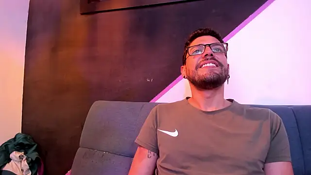 Snapshot of DanteWinter chatting on October 2025 03:47:01 AM DanteWinter online show from October 2025 03:47:01 AM