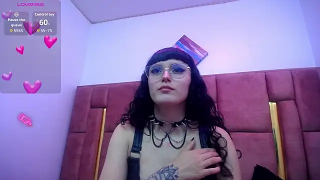 Snapshot of XBODTRIIPX chatting on September 2025 03:43:01 AM XBODTRIIPX online show from September 2025 03:43:01 AM