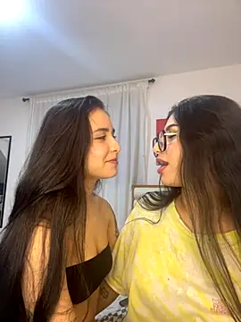 Snapshot of Sweet_and_Rous0 chatting on October 2025 04:21:01 AM Sweet and Rous0 online show from October 2025 04:21:01 AM