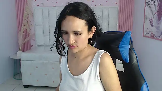 Snapshot of bella_vibess_s chatting on October 2025 09:07:01 AM bella vibess s online show from October 2025 09:07:01 AM