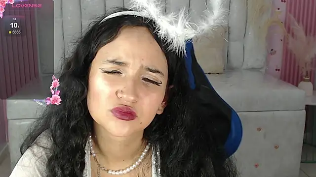 Snapshot of bella_vibess_s chatting on November 2025 08:32:01 PM bella vibess s online show from November 2025 08:32:01 PM