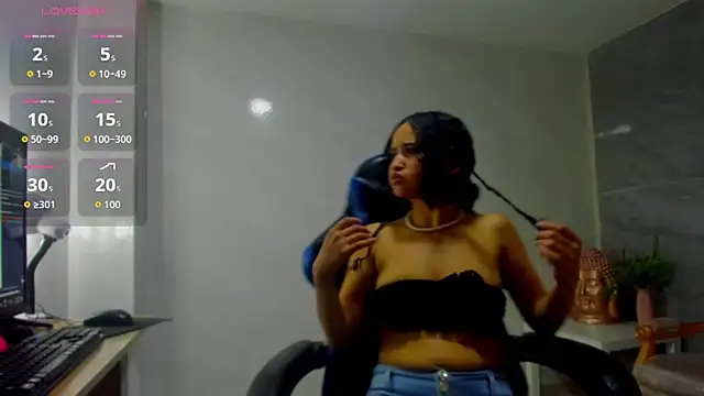 Snapshot of bella_vibess_s chatting on November 2025 08:20:01 PM bella vibess s online show from November 2025 08:20:01 PM