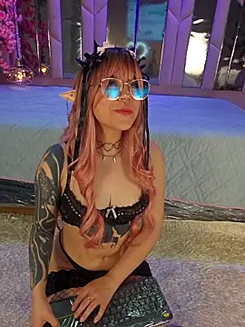 BizzyNoar online show from October 2025 08:40:01 PM