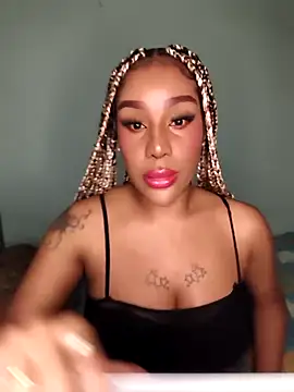 Snapshot of Queen_Amara chatting on September 2025 02:04:02 AM Queen Amara online show from September 2025 02:04:02 AM