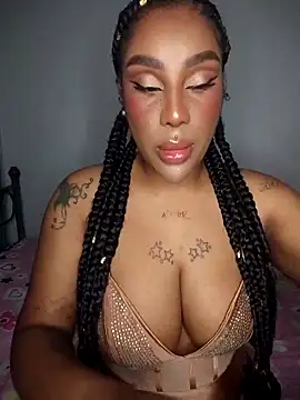 Snapshot of Queen_Amara chatting on April 2026 03:57:01 AM Queen Amara online show from April 2026 03:57:01 AM