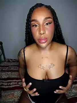 Snapshot of Queen_Amara chatting on April 2026 04:03:02 AM Queen Amara online show from April 2026 04:03:02 AM