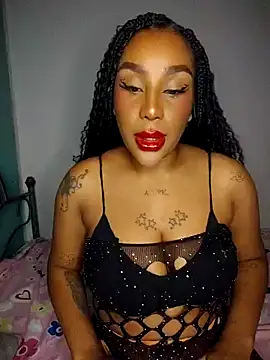 Snapshot of Queen_Amara chatting on April 2026 04:37:01 AM Queen Amara online show from April 2026 04:37:01 AM