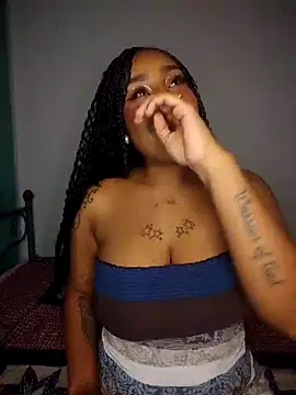 Snapshot of Queen_Amara chatting on April 2026 03:55:01 AM Queen Amara online show from April 2026 03:55:01 AM