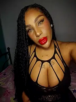 Snapshot of Queen_Amara chatting on April 2026 03:43:01 AM Queen Amara online show from April 2026 03:43:01 AM