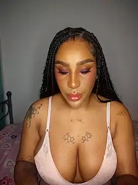 Snapshot of Queen_Amara chatting on April 2026 03:57:02 AM Queen Amara online show from April 2026 03:57:02 AM