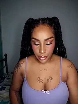 Snapshot of Queen_Amara chatting on May 2026 03:02:02 AM Queen Amara online show from May 2026 03:02:02 AM