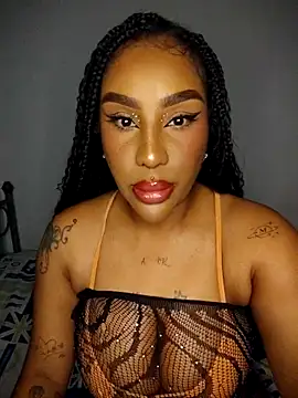 Snapshot of Queen_Amara chatting on May 2026 03:45:02 AM Queen Amara online show from May 2026 03:45:02 AM