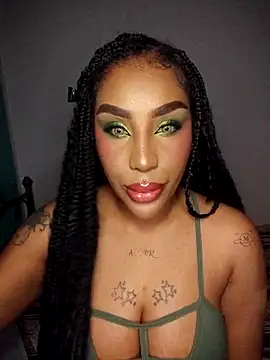 Snapshot of Queen_Amara chatting on May 2026 03:45:02 AM Queen Amara online show from May 2026 03:45:02 AM
